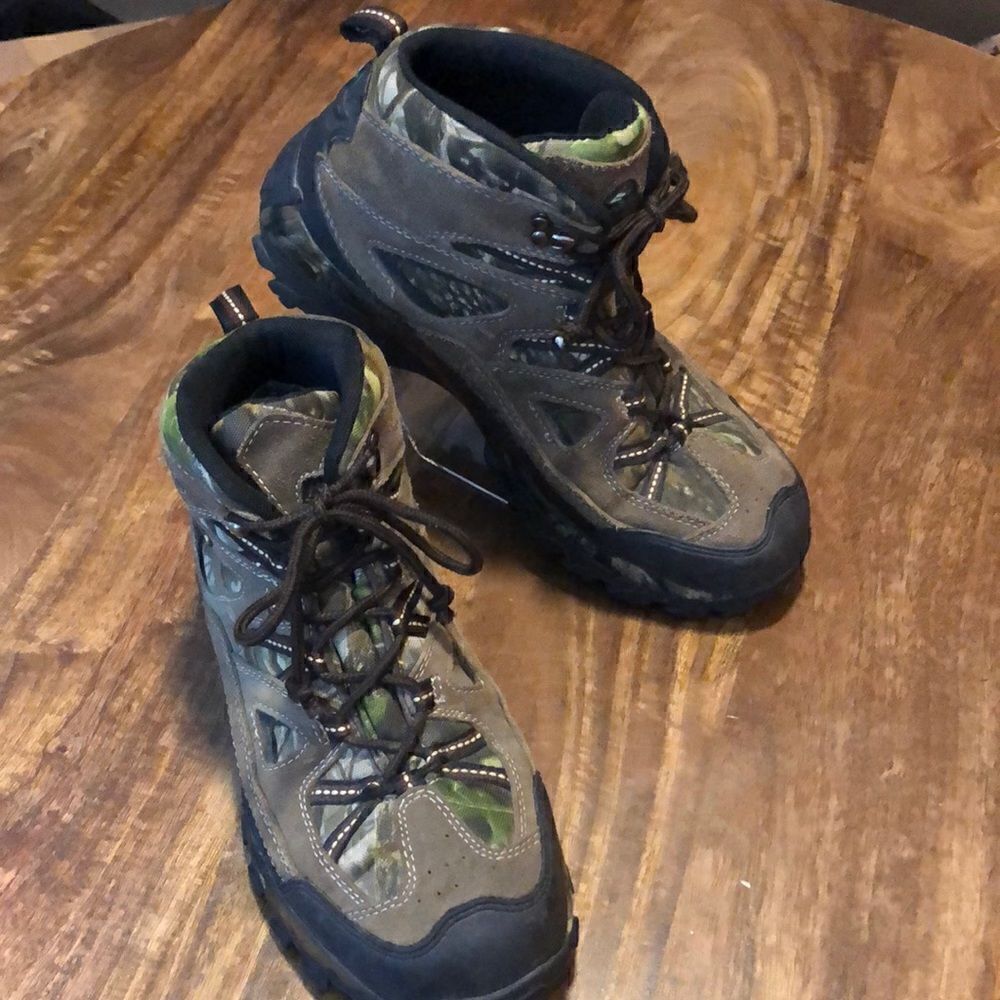 Women’s RedHead granite peak camo hiking/work boots size 9